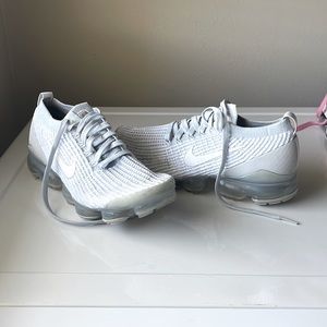 White Nike Vapor Max